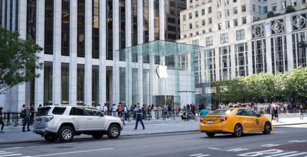 美国这环境？男子从苹果店购买300部iPhone 13 出门就遭抢劫