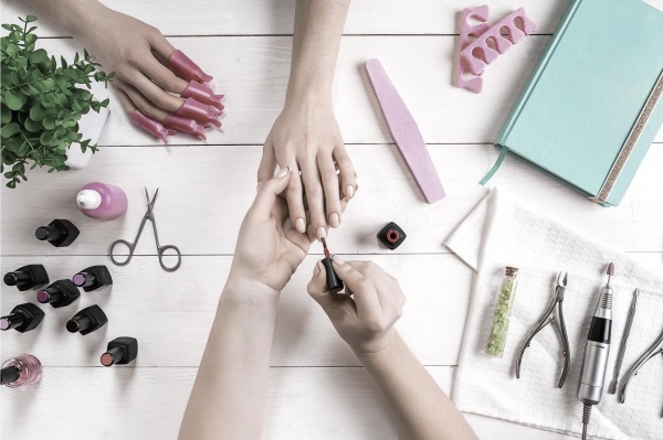 SALON DE VOGUE HAIR & NAIL CARE