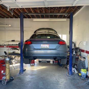 金山汽车修理AUTO BODY GARAGE