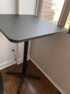 Ikea Stensele bar height table $45， 黑色，高度一米左右，原价$179