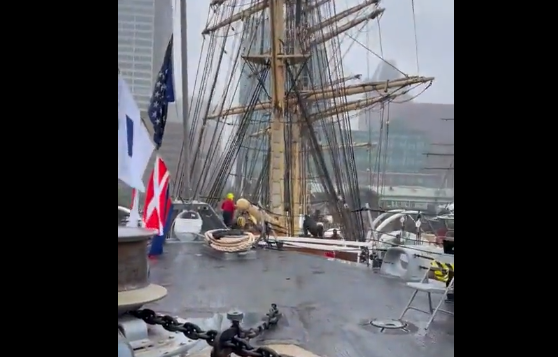 丹麦船只“9·11”事件21周年当天撞上美军军舰 现场曝光