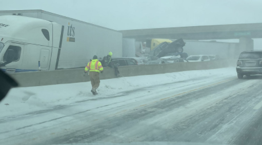 美国暴风雪已致9人死亡 百万家庭停电