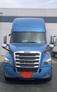 湾区Oakland出售2020freightliner 71万迈 售价6万8