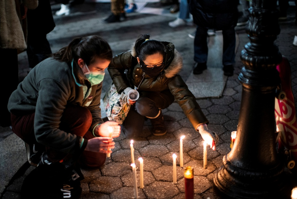 美国多地亚裔人士同步纪念亚特兰大枪击案两周年 反对种族歧视和暴力