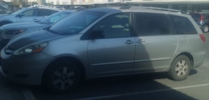 2010年 Toyota sienna(7座)  一手车主13万迈，车况非常好$8500