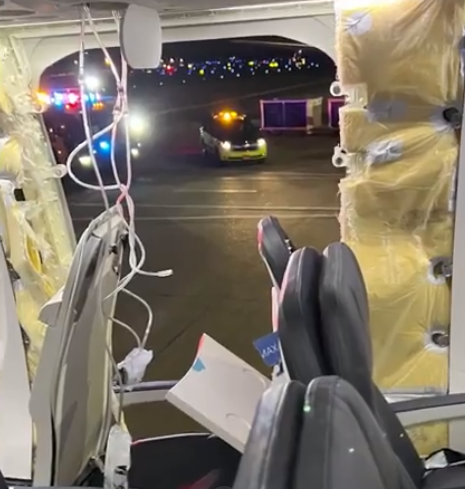 美国阿拉斯加航空公司一航班紧急降落 波音回应正在调查