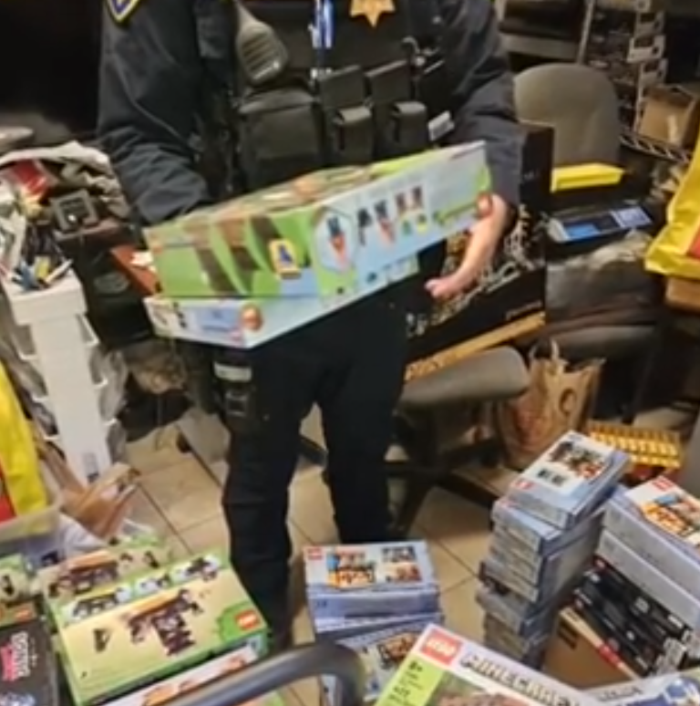 美一犯罪团伙盗窃价值30万美元乐高玩具 藏在不同地点被警方缴获