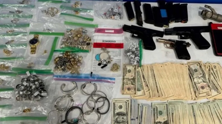 美国海军陆战队员持大锤盗窃数百件珠宝 价值数十万美元