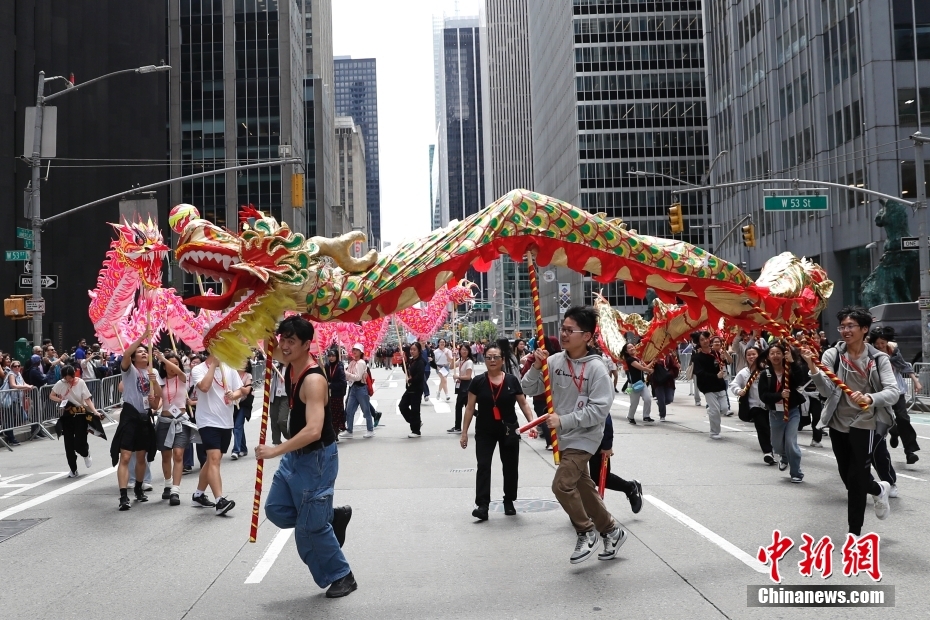 “亚太裔传统文化大游行”在美国纽约举行