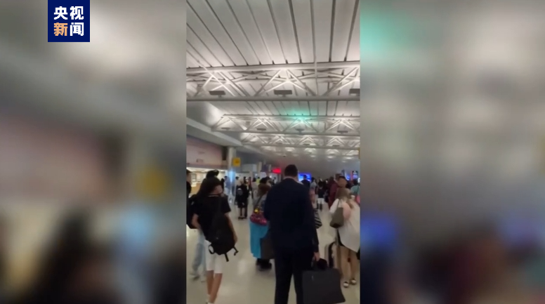 美国纽约肯尼迪机场起火致紧急疏散 9人受伤
