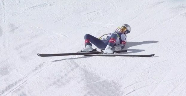 冬奥会 | 美国高山滑雪名将沃恩比赛中受伤被直升机带走