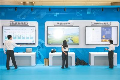 目光投向老师 AI重置教室